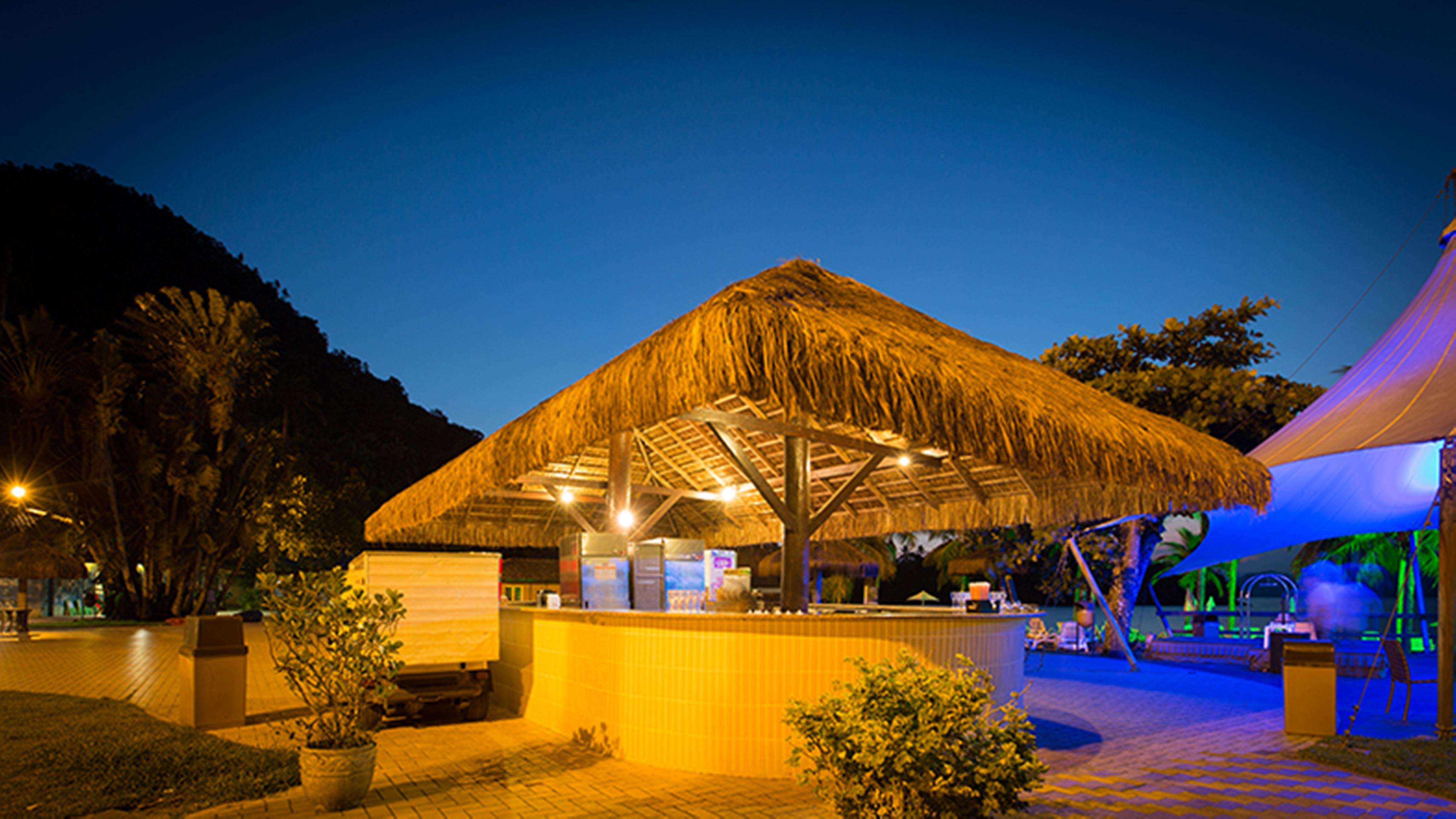 Vila Gale Eco Resort Angra Angra dos Reis Ngoại thất bức ảnh The beach bar at night